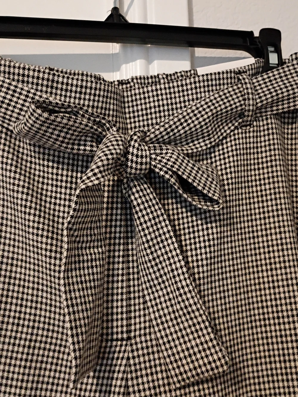 NWT CBy one slim leg Ankle Paperbag Checked Pants in Black & Cream Size med